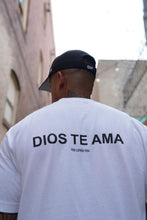 Load image into Gallery viewer, WHITE ‘DIOS TE AMA’ TSHIRT
